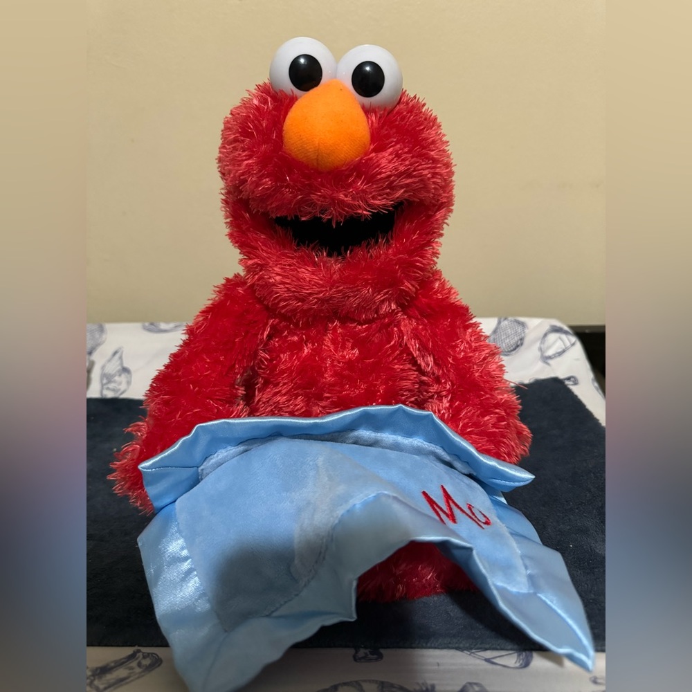 Peek A Boo Elmo   **Like NEW**